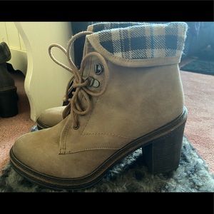 NEW Beige Tan White Mountain High Heeled Boots
